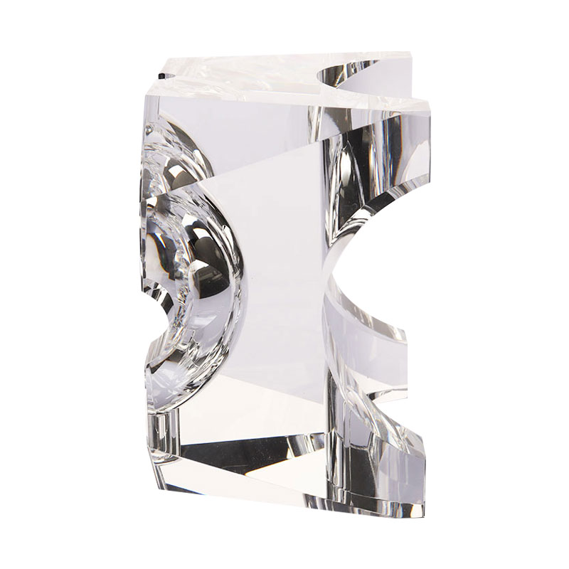 Scrumiera din cristal transparent cu design geometric simplu