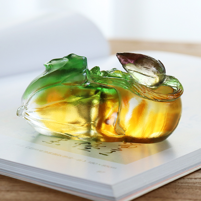 Ornamente de sculptură din sticlă colorată în formă de curmal