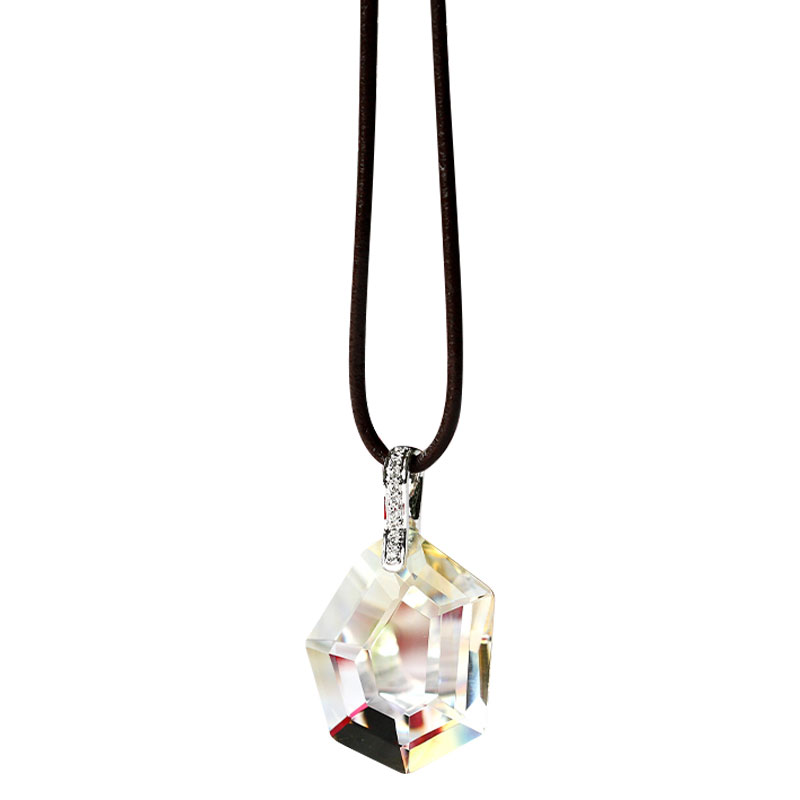 Colier de culoare argintie cu model de pandantiv de sticlă de montare