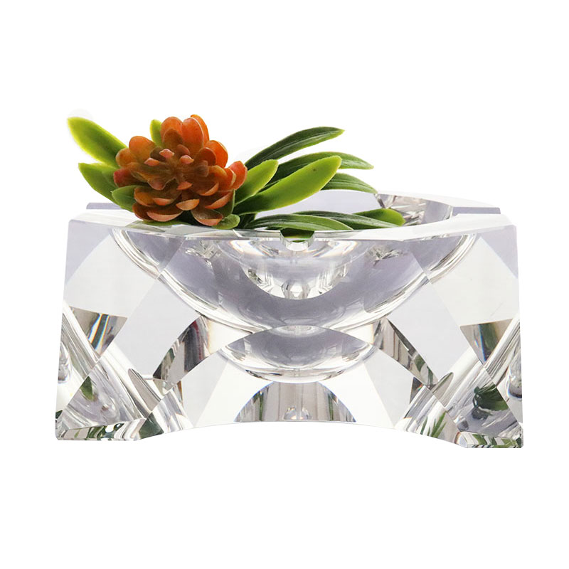 Scrumiera din cristal transparent cu design geometric simplu