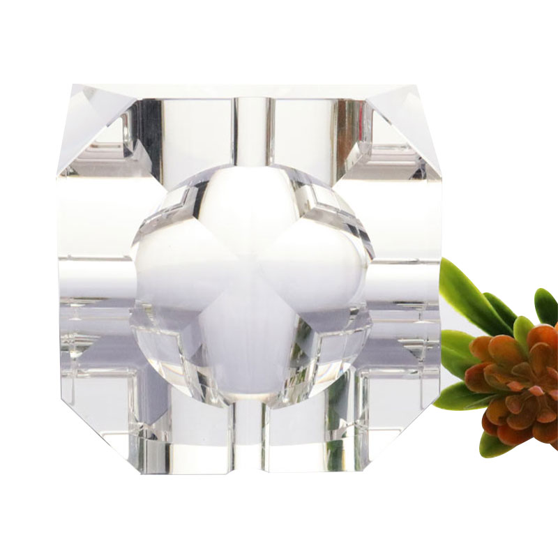 Scrumiera din cristal transparent cu design geometric simplu