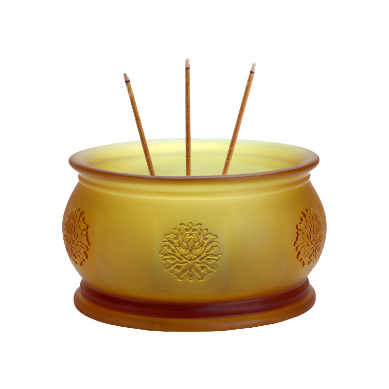 Set de ofrande din sticlă de aur din seria „Bao Xiang Hua”.