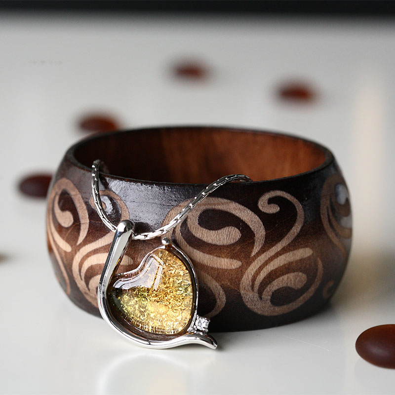 Bratara eleganta de culoare argintie incrustata cu pandantiv de sticla