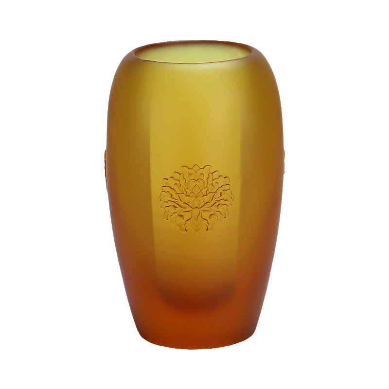 Set de ofrande din sticlă de aur din seria „Bao Xiang Hua”.