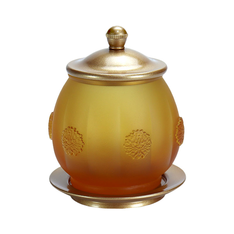 Set de ofrande din sticlă de aur din seria „Bao Xiang Hua”.