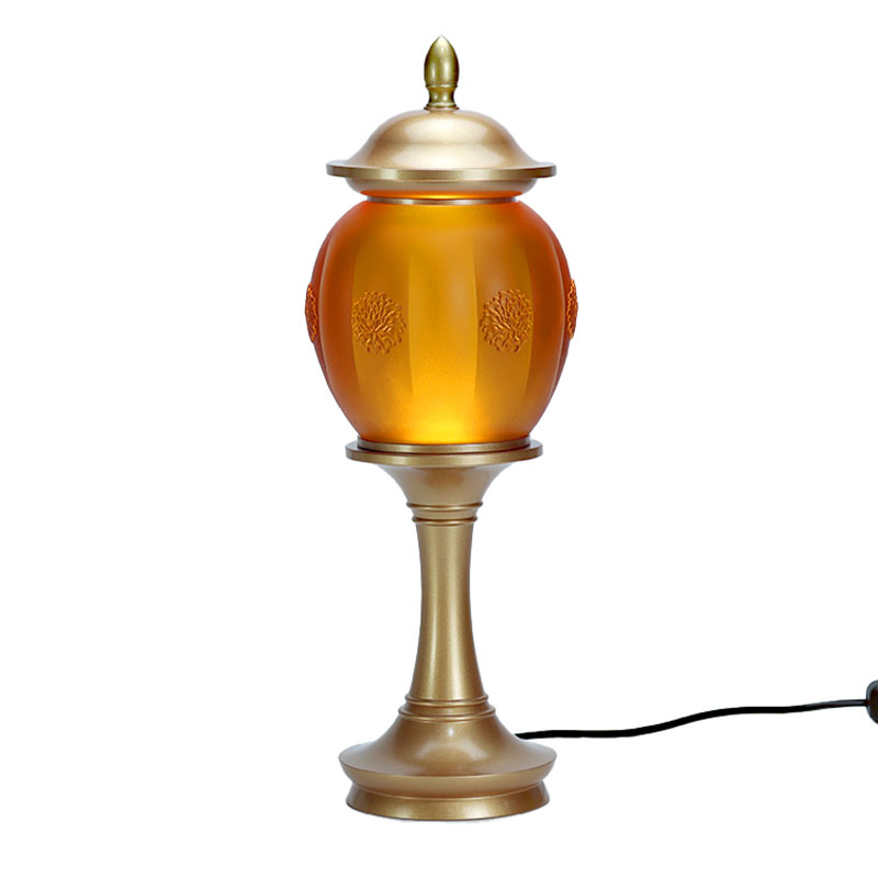 Set de ofrande din sticlă de aur din seria „Bao Xiang Hua”.