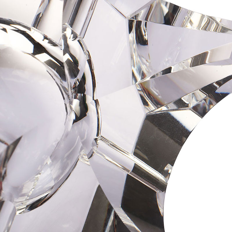 Scrumiera din cristal transparent cu design geometric simplu