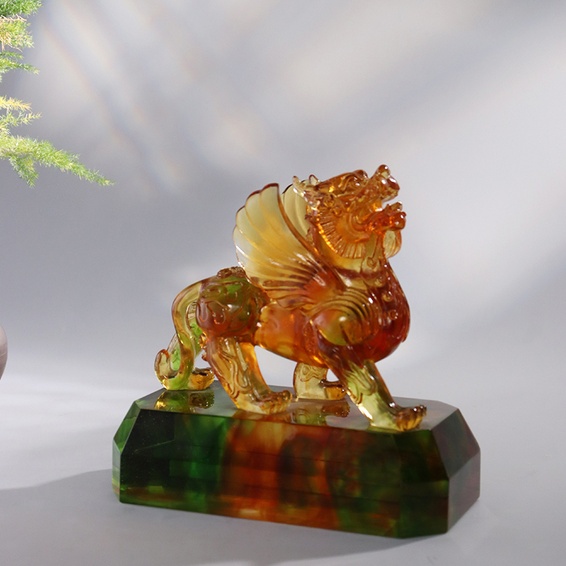 Ornamente de fiare glazurate de culoare cristalină