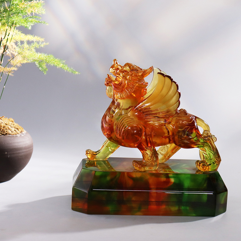 Ornamente de fiare glazurate de culoare cristalină