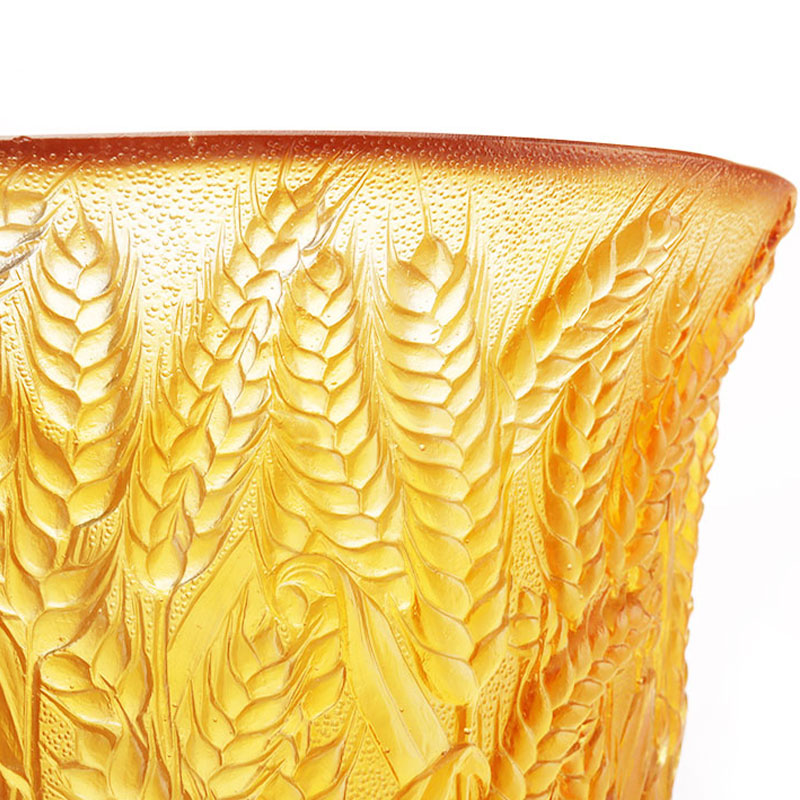 Vasă din sticlă chihlimbar în relief cu spice de grâu