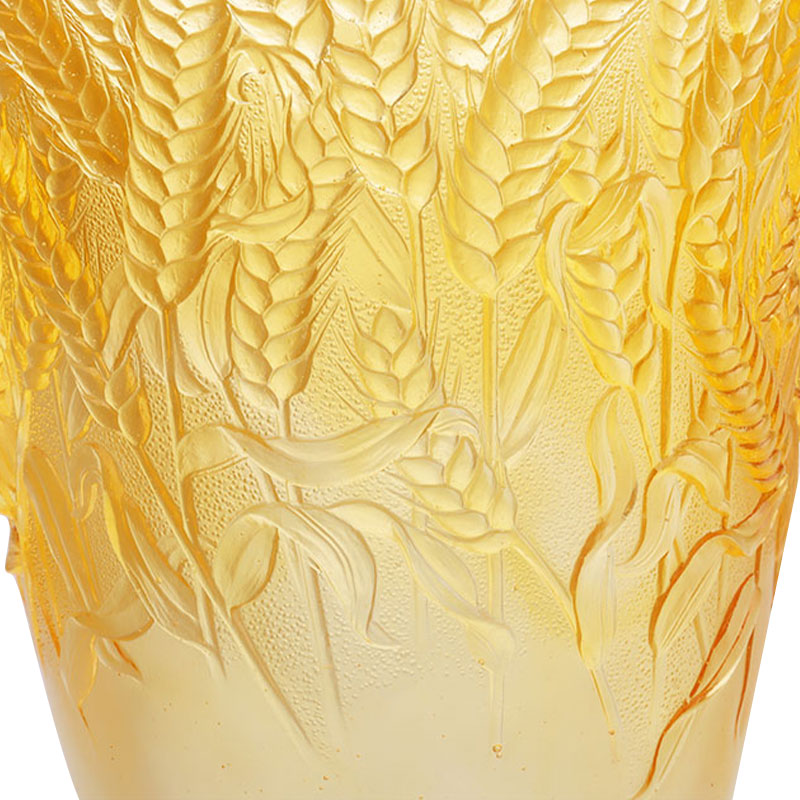 Vasă din sticlă chihlimbar în relief cu spice de grâu