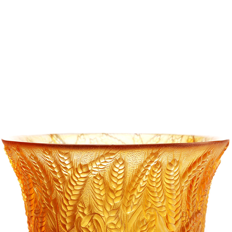 Vasă din sticlă chihlimbar în relief cu spice de grâu