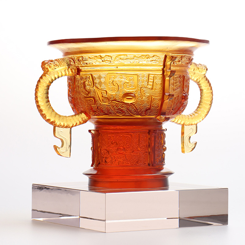 Trepied chinezesc cu mâner cu urechi de dragon și model cu spini