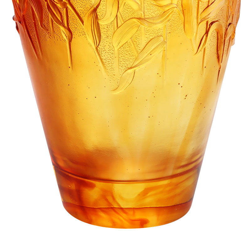 Vasă din sticlă chihlimbar în relief cu spice de grâu